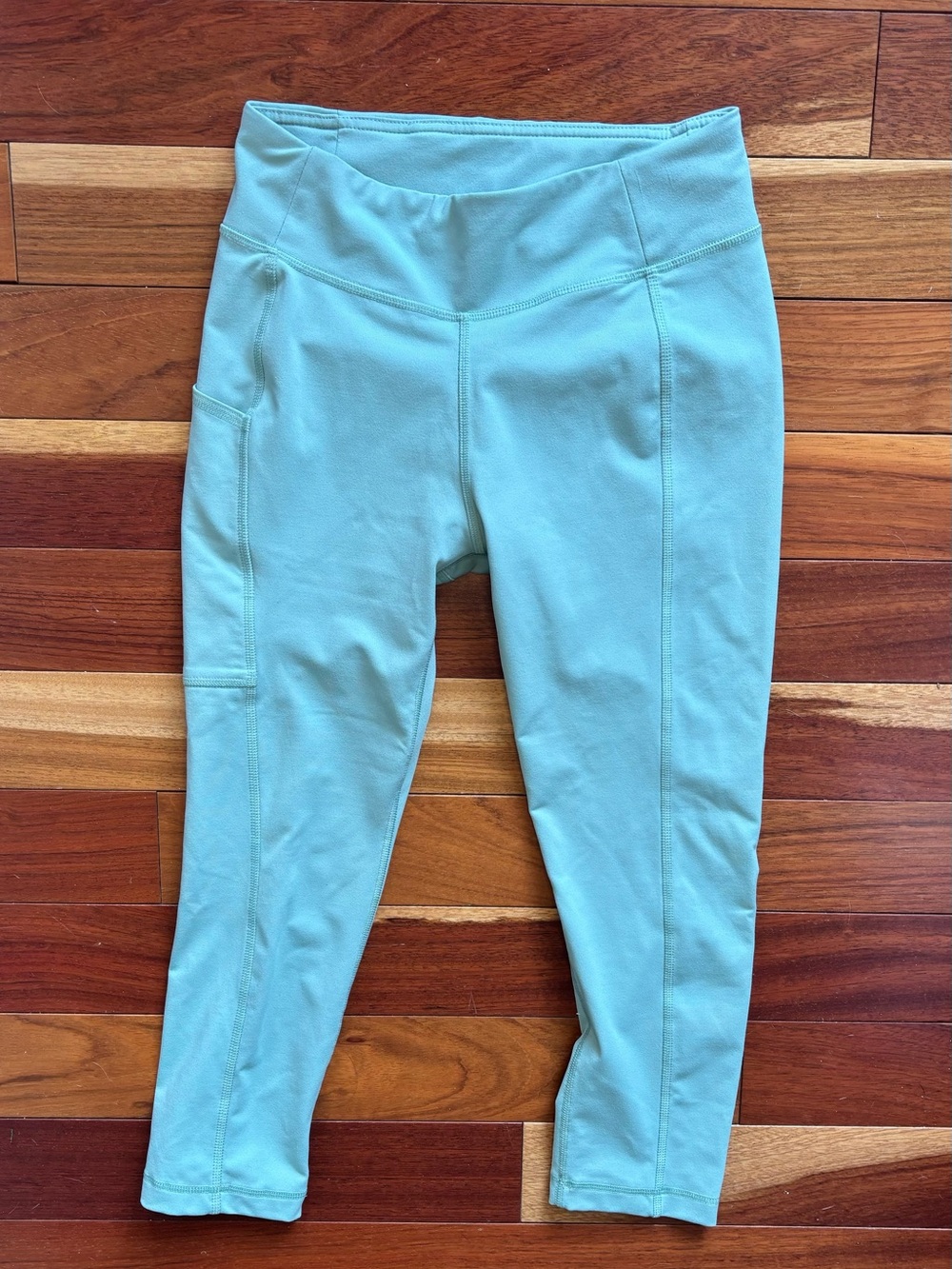 Seafoam green Columbia capri leggings